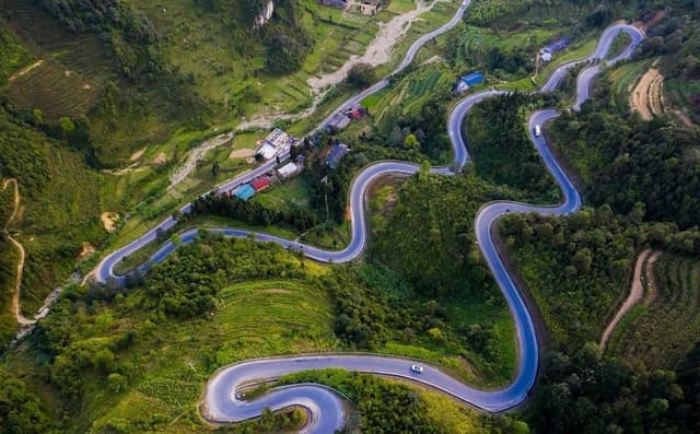 https://cms.wanderluststation.com/wp-content/uploads/2026/01/ma-pi-leng-pass.jpeg